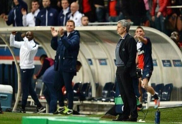 FootballFunnys's tweet photo. Hahahaha http://t.co/Hynfryra9H