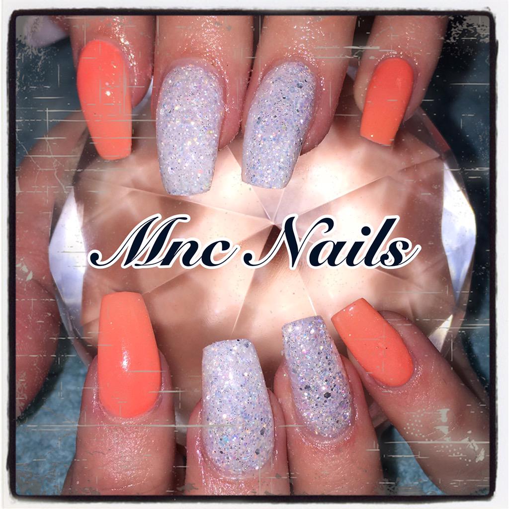 laacton's tweet image. #youngnails #nailsystem #coffinshaped #neonpeach #seasprayglitter #hightideglitter #custommix #mncnailsbelfast
