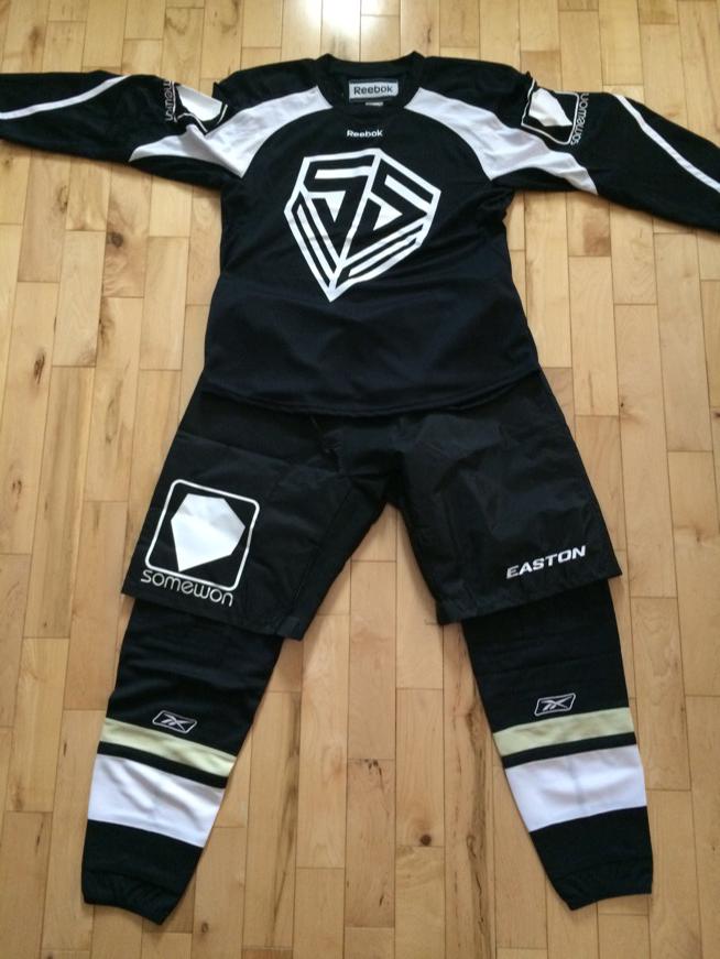 ziggs19's tweet photo. Thanks @SomewonSnow for the awesome @CrashedIce racing gear! #crashedice #yeg #worldchampionships #getsome http://t.co/ANjDXuhqKb