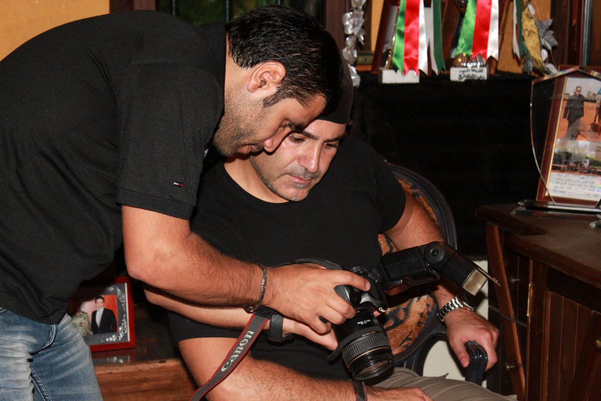 AliAbousalem's tweet photo. مع فارس الأغنية @assihallani http://t.co/UiYe1ItD9U