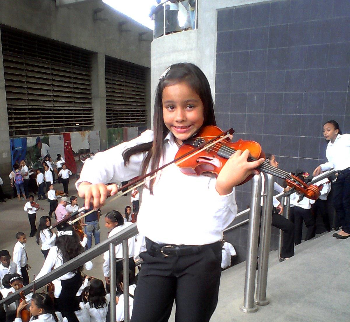 luzmarina812's tweet photo. Yalismar Diaz Orquesta Infantil @PSegura89 @nucleorinconada #ElSistemaCumple40 @osjic @elsistema http://t.co/iQpRUmpIns