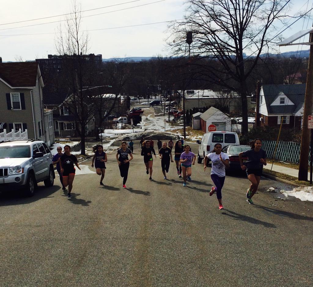 MrsPasq's tweet photo. #dowork #hillproblems #sprinternation #accelerationworkout @GarfieldXCTF http://t.co/YL1Yy6Yzjt