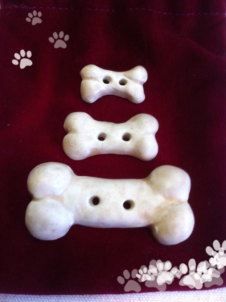 Button of the day 🎉
Dog Bone Button .