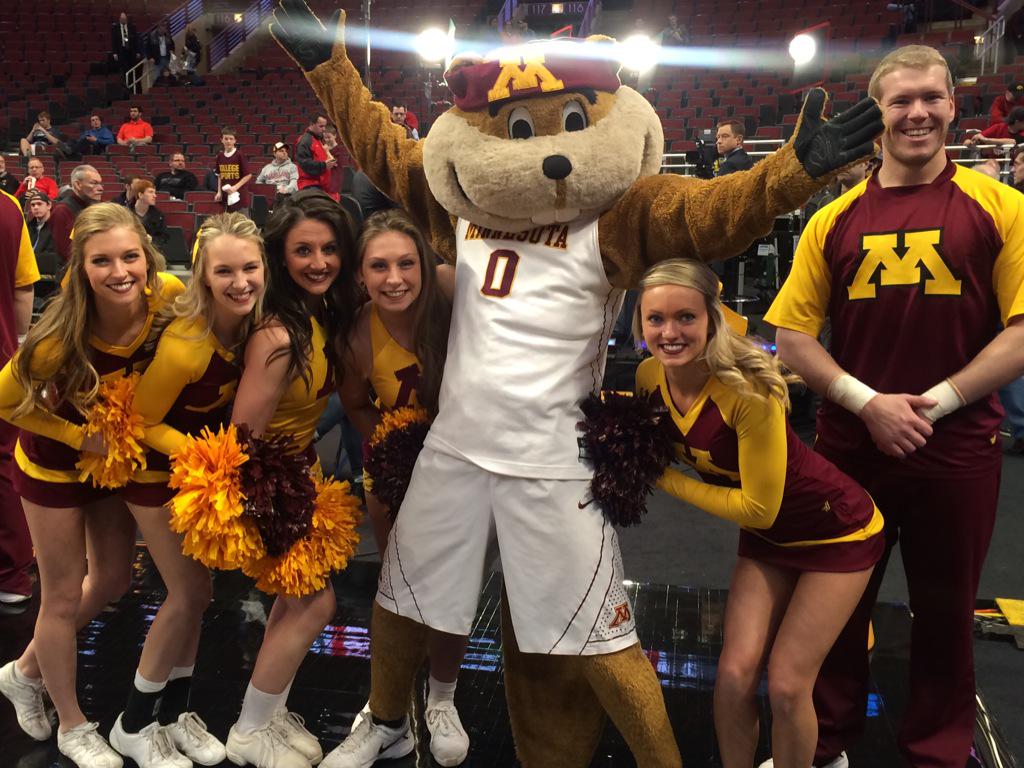 GopherMBB's tweet photo. .@TheUMMB, @GoldytheGopher and the Cheerleaders all ready to bring it! #B1GTourney http://t.co/m75XwXIH0E