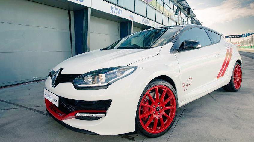 RenaultAU's tweet photo. Trophy R hits Albert Park track at 12:16 today to set set the first production car lap record #ausgp #F1DNA http://t.co/S5e6l29n2p