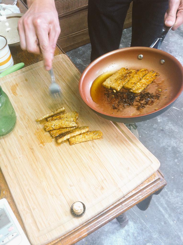AgentPeachK's tweet photo. Holy YUM! My man at @EatTempeh is spoiling me and my peeps! #tempeh #vegan #GoodProtein #Calcium #Fermented #GF http://t.co/HfebOCqmwz