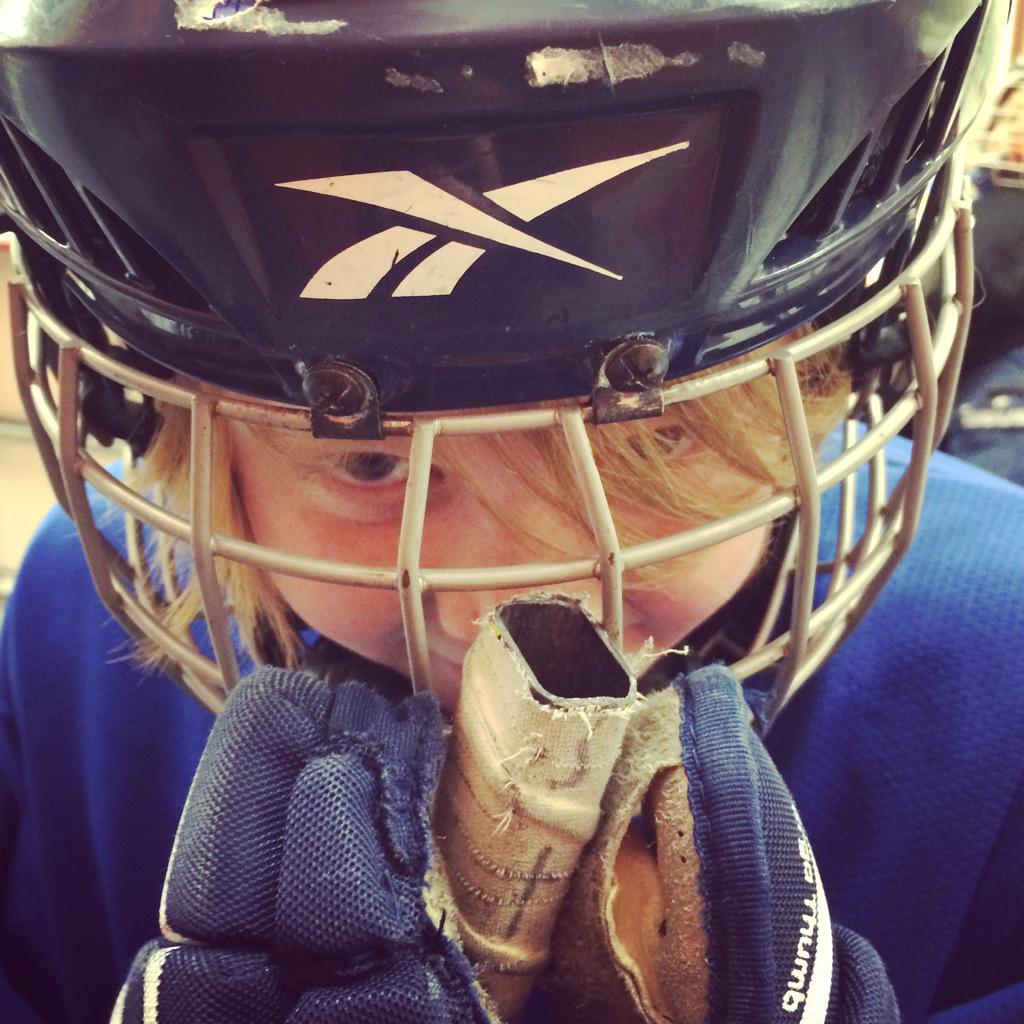 JenZink's tweet photo. @ReebokHockey @TotalHockey #LoveYourGame #2015flow @STLBLUESYH These moments are like seconds~ @OSH74 @dbackes42 http://t.co/UF0U7ZK2Qn