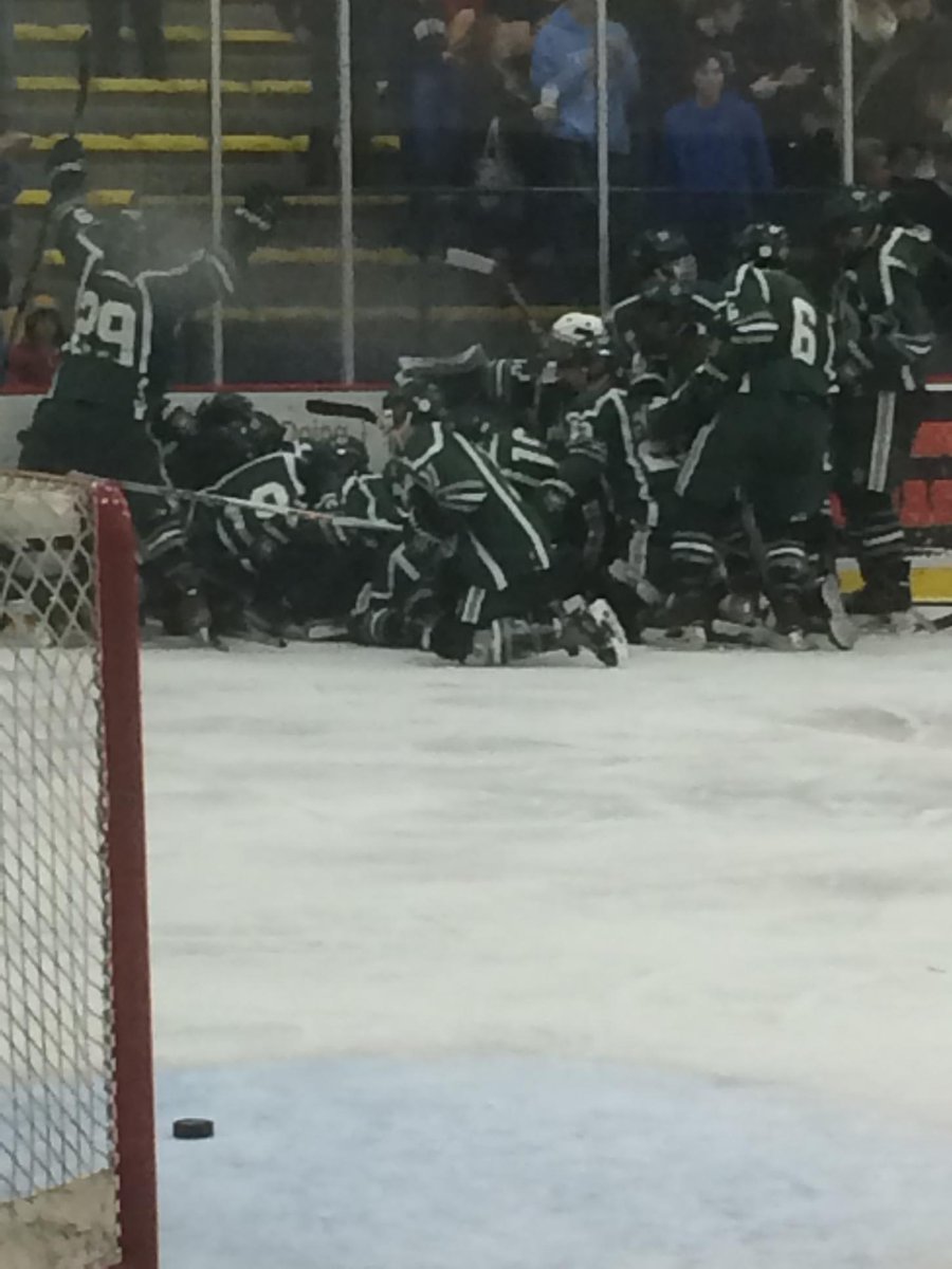 NHIAA_LOA's tweet photo. Dover wins in overtime to advance 4-3 http://t.co/mYxj9SQcME