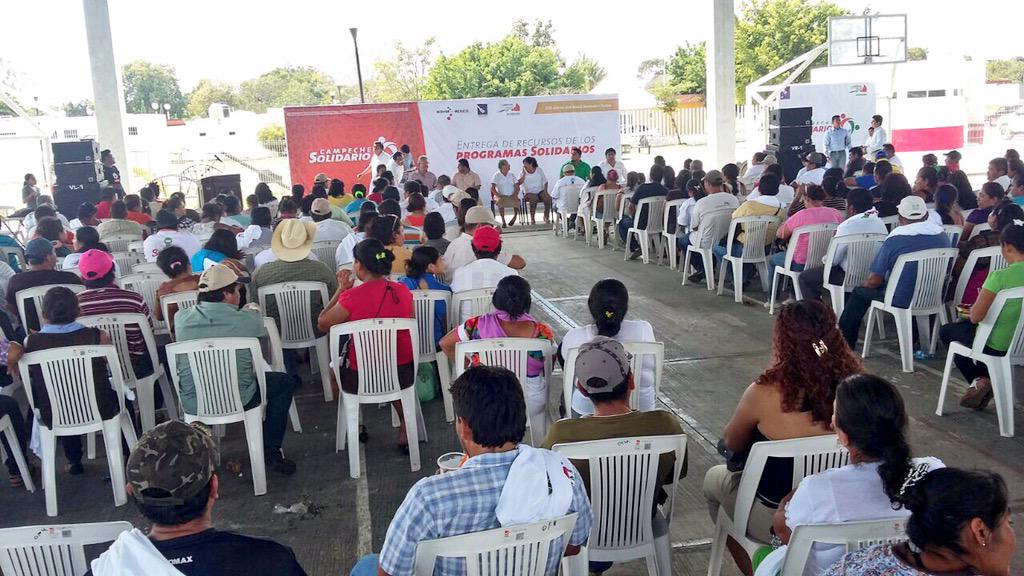 micksunarylee's tweet photo. Entrega de recursos de #ProgramasSolidarios en #Escárcega @RicardoOcampoF en representación de @ferortegab @SEDESORE http://t.co/fL9LT0C8gk