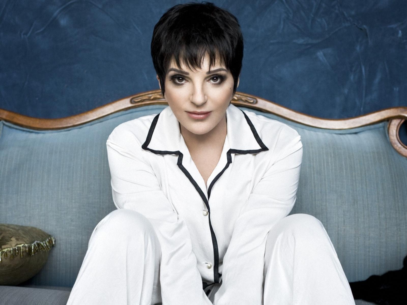 Happy Birthday to Liza Minnelli, who turns 69 today! 