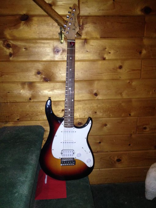 New guitar love it http://t.co/W0fzFtnV6b<a href="/tag/cigargeek"class="tags"><span>#cigargeek</span></a>