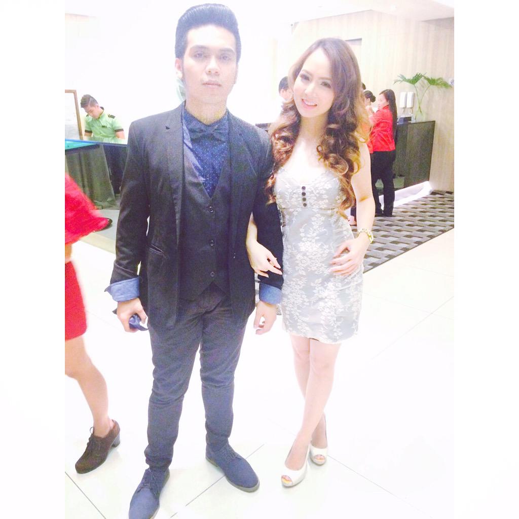 tyquillope's tweet photo. With my date last night! haha ππ @lunakrizzle π #MedtechNight #GreatGatsby #Roaring20s http://t.co/21OuCmxmjc