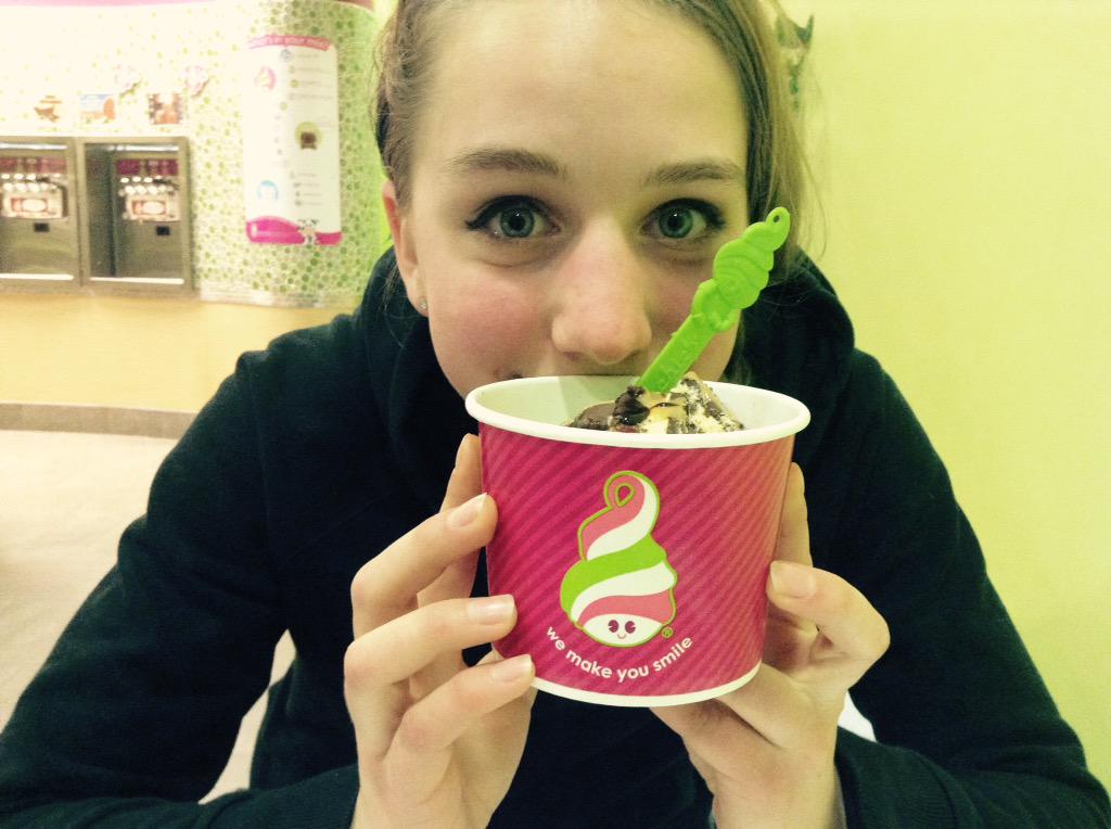 hanavezzzy's tweet photo. @lights @menchies_ca post-practice treat for #LightsDay #LightsUpWeDough 😄 http://t.co/tstSyeek6A
