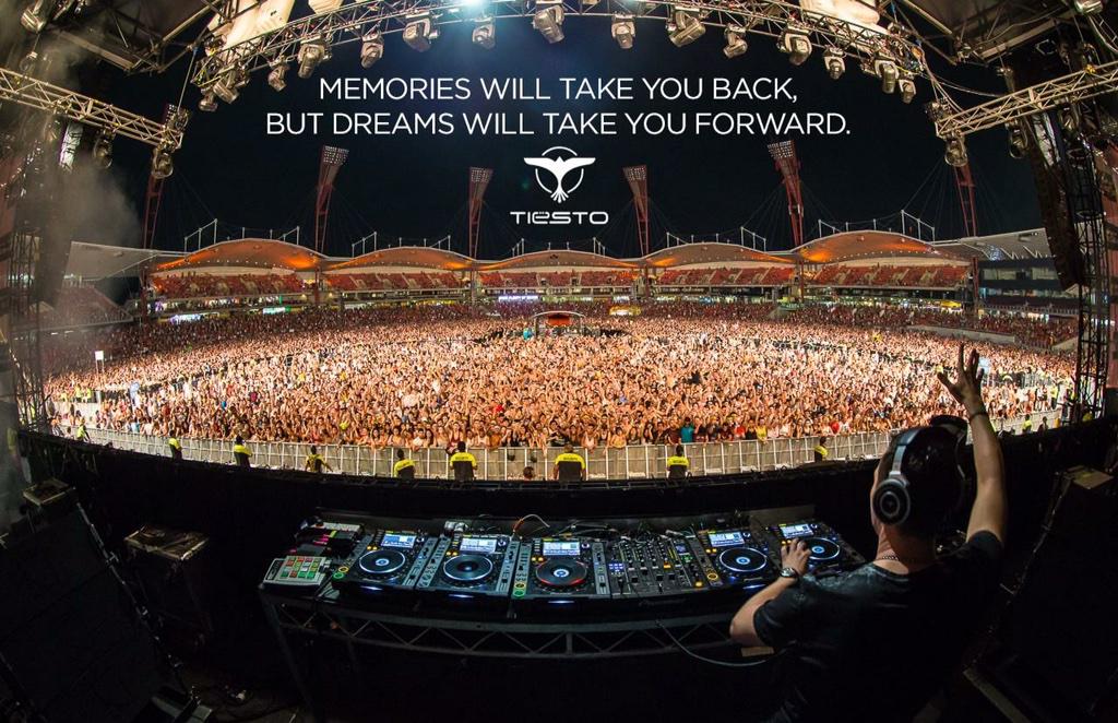tiesto's tweet photo. RT @yourshotdj: "Memories will take you back, but dreams will take you forward" - @tiesto 👌🙌 http://t.co/HZpC8aqY2o