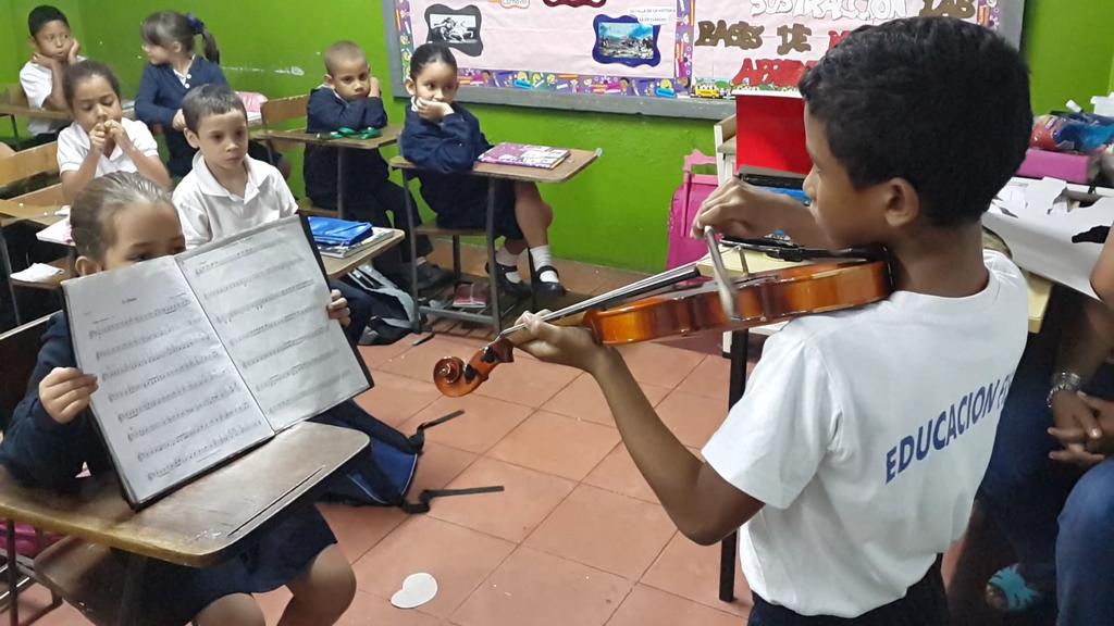 VillasmilDarwin's tweet photo. @nucleorinconada #ElSistemaCumple40 luis villasmil preinfantil http://t.co/NCmkk01vWE