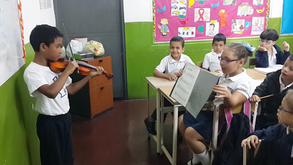 VillasmilDarwin's tweet photo. @nucleorinconada #ElSistemaCumple40 luis villasmil preinfantil http://t.co/NCmkk01vWE