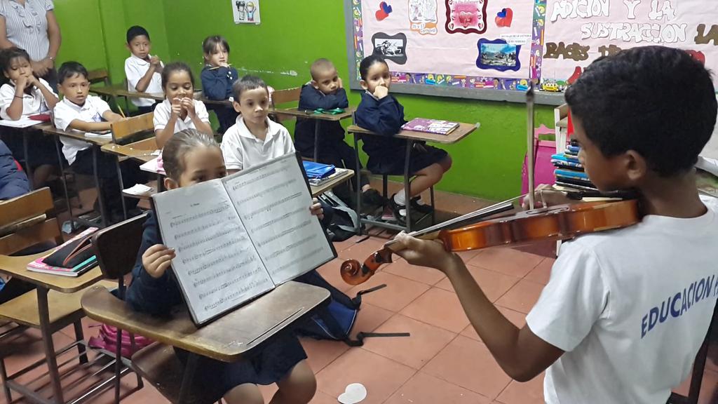 VillasmilDarwin's tweet photo. @nucleorinconada #ElSistemaCumple40 luis villasmil preinfantil http://t.co/NCmkk01vWE