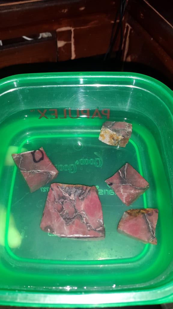 Ronnysurya's tweet photo. @habibmemet dari bahan sampe di proses jadinya spt ini bib,ada yg blg jasper,bacan merah,sampe ruby http://t.co/KdcwExEtWR