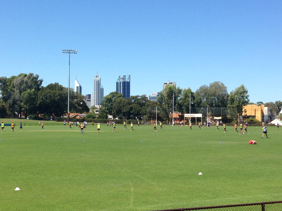 beth_loader's tweet photo. Watched @WestCoastEagles train last week at @CenSport http://t.co/A6XSxXbECw