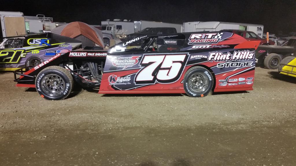 racinMom75's tweet photo. Waiting to hotlap. Didn't get many laps #hummertime #GRT #1sttimeout #USRA @HumboldtSpdwy @RacinDirt  @TadDavis75 http://t.co/PlhciiMYRM