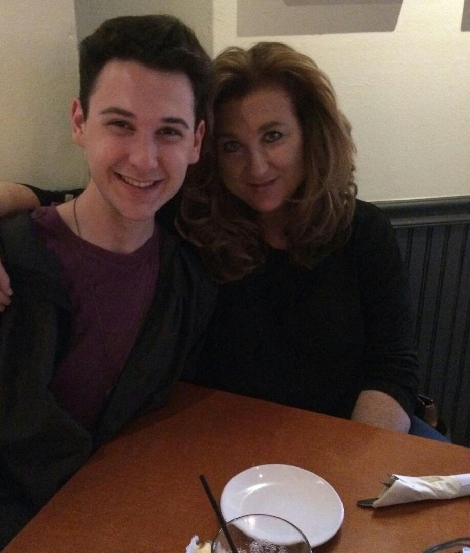 MamaEgber's tweet photo. Yummy dinner @stanleysrestaurant #sogood #healthycleaneating w @SamuelxMarcus, @Jack_Egber and Papa E http://t.co/AwVELBVqJG