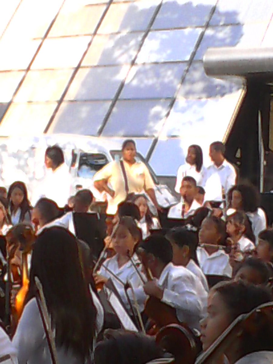 luzmarina812's tweet photo. Yalismar Diaz 1er.Concierto Orq. Inf. Celebrando los 40 años @PSegura89 @nucleorinconada #ElSistemaCumple40 @osjic http://t.co/O8C432Jbfb