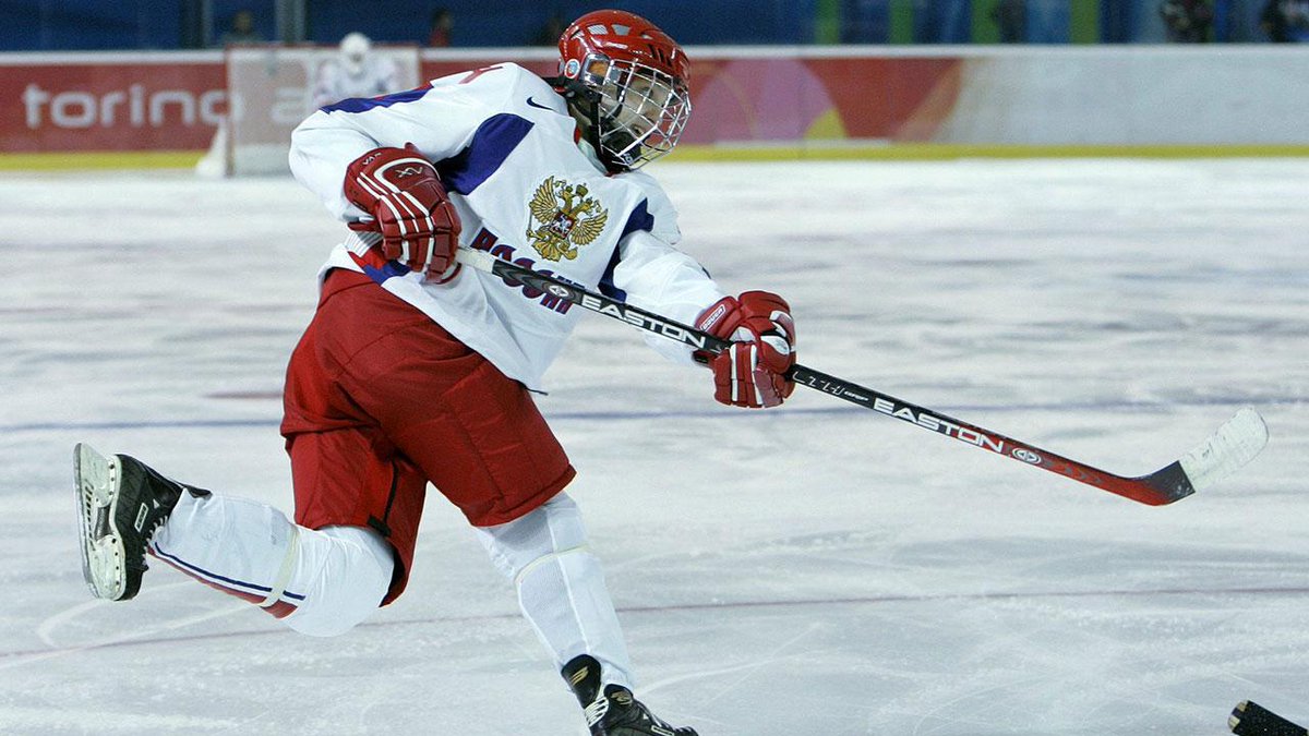 Sportsnet's tweet photo. University of Calgary centre Iya Gavrilova named @CIS_SIC women's hockey player of year: http://t.co/74GVM58ERR http://t.co/7pe78o3c3U