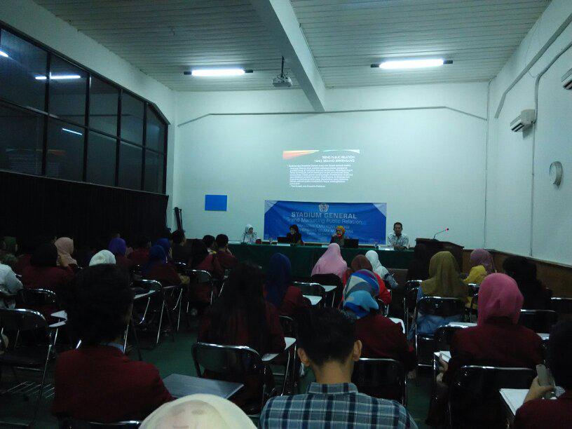SemaFikomUNINUS's tweet photo. Stadium General Ilmu Komunikasi dengan tema "Trend Marketing Public Relations" http://t.co/2xaJMq2eL3