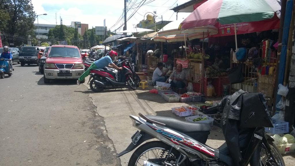 cleanactionid's tweet photo. #PasarSae kondisi #PasarSimpangDago 10:36 bersiih. Ayo pertahankan! @CoblongJITU @pasarkotabdg @bplh_kotabdg @se_bdg http://t.co/656JidQMTd