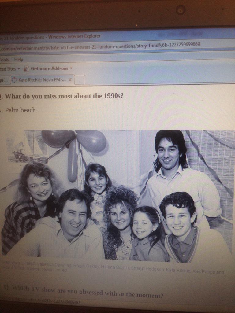 Decid226's tweet image. @katetimmarty #possiblecontent #balloonphotobomb #meatandtwoveg #classicrichie