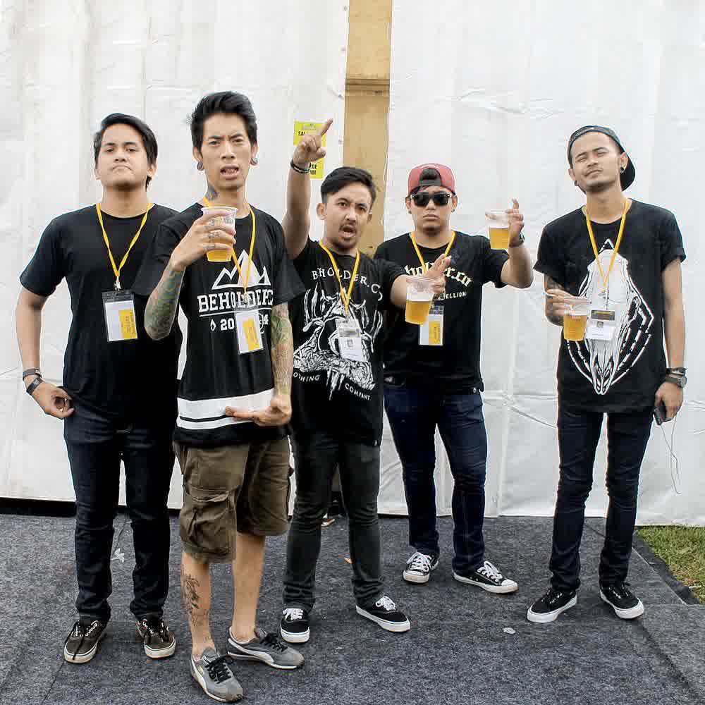 Yg lain beer party, lu kaga? :( "<a href="/maelsteen/">Mael</a>: beer party after show, hammersonic! "