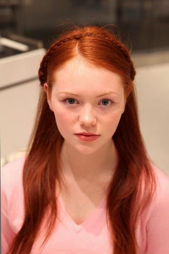 MuValadez's tweet image. Quien es pelirroja diganme...! Por favor las amo...!