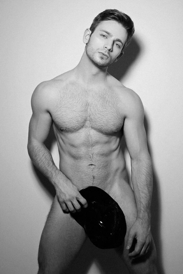 derekyates's tweet photo. Night cap with @EthanJamesPhoto. http://t.co/Tl3i5wwhsa