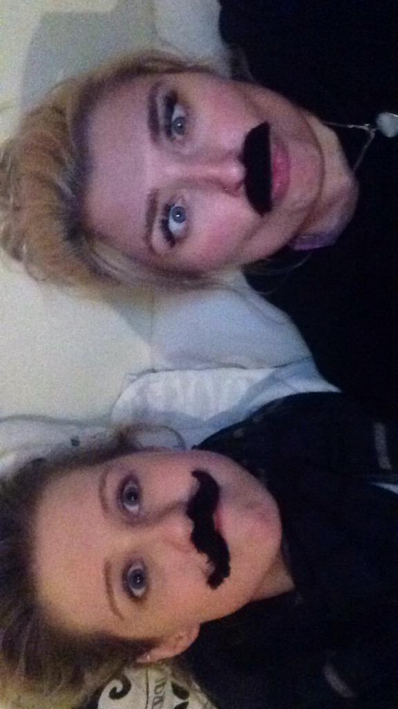 bkendall93's tweet photo. “@AliceLuya: This was amusing last night 😂 @bkendall93 http://t.co/TZV0Pka4EZ” oi oi what's your number 😂