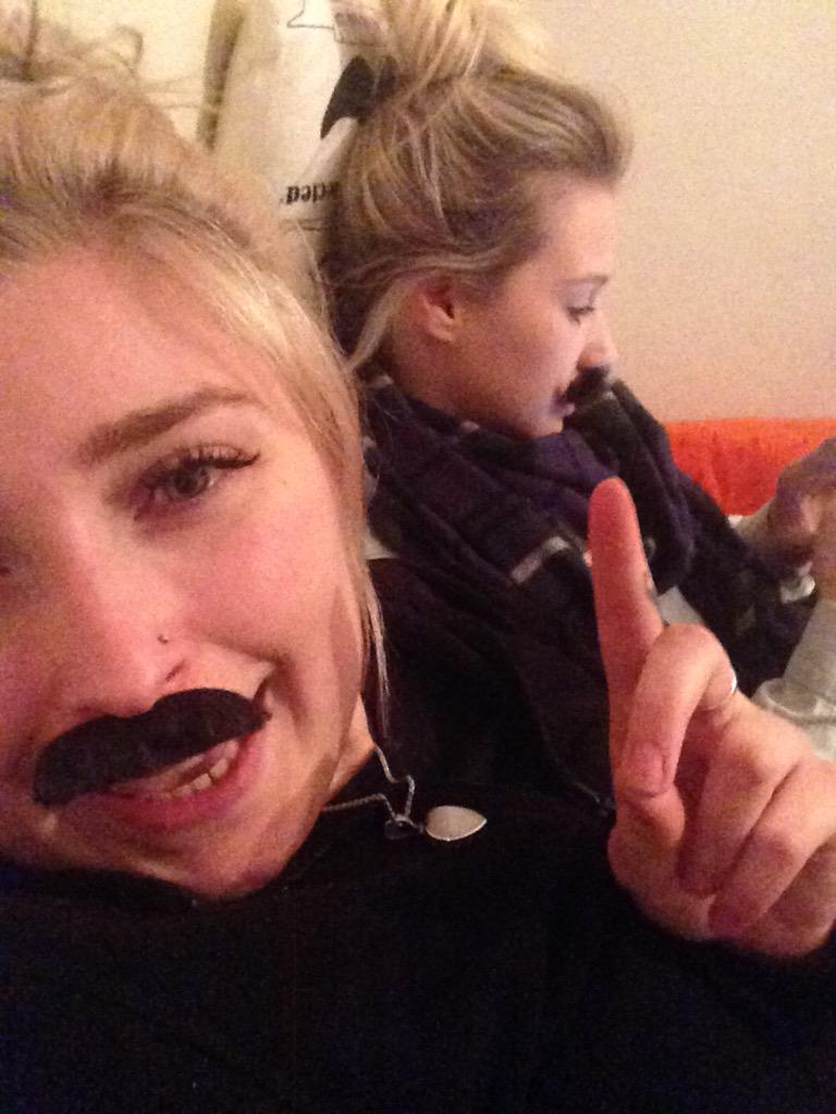 bkendall93's tweet photo. “@AliceLuya: This was amusing last night 😂 @bkendall93 http://t.co/TZV0Pka4EZ” oi oi what's your number 😂