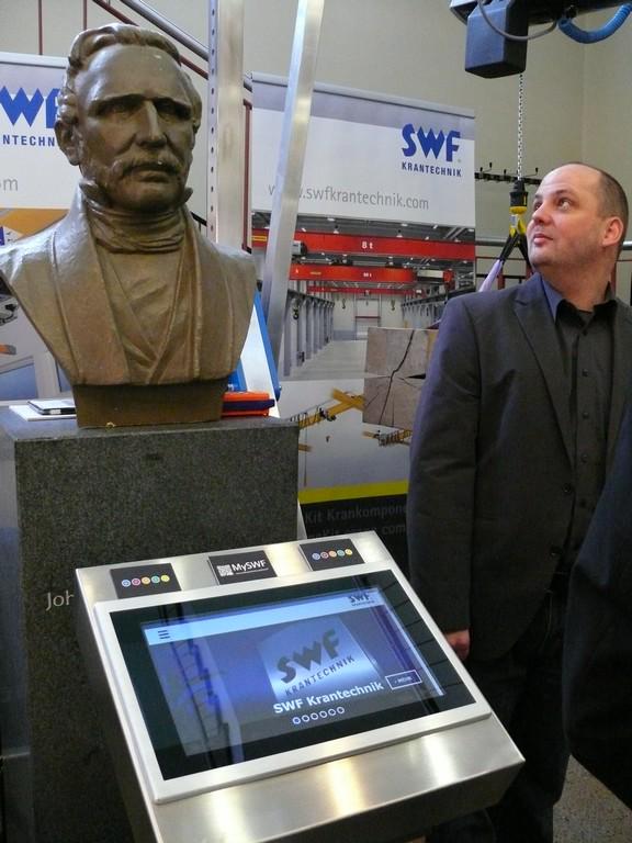 SWFKRAN_DE's tweet photo. Und Johann Andreas Schubert in unserer Mitte ;) #kranfachtagung #swf #myswf #kran #schubert http://t.co/9mndKkO9LD