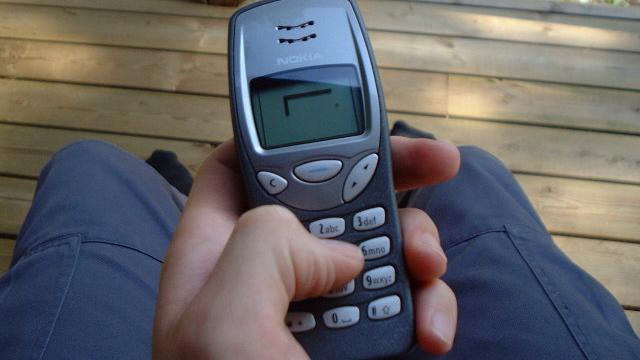 vivilos80's tweet photo. RT si lo jugaste en tu #Nokia y conociste su reinado, como han cambiado los juegos! Recuerdas su nombre? #90s #juegos http://t.co/r0CJLw4Omp