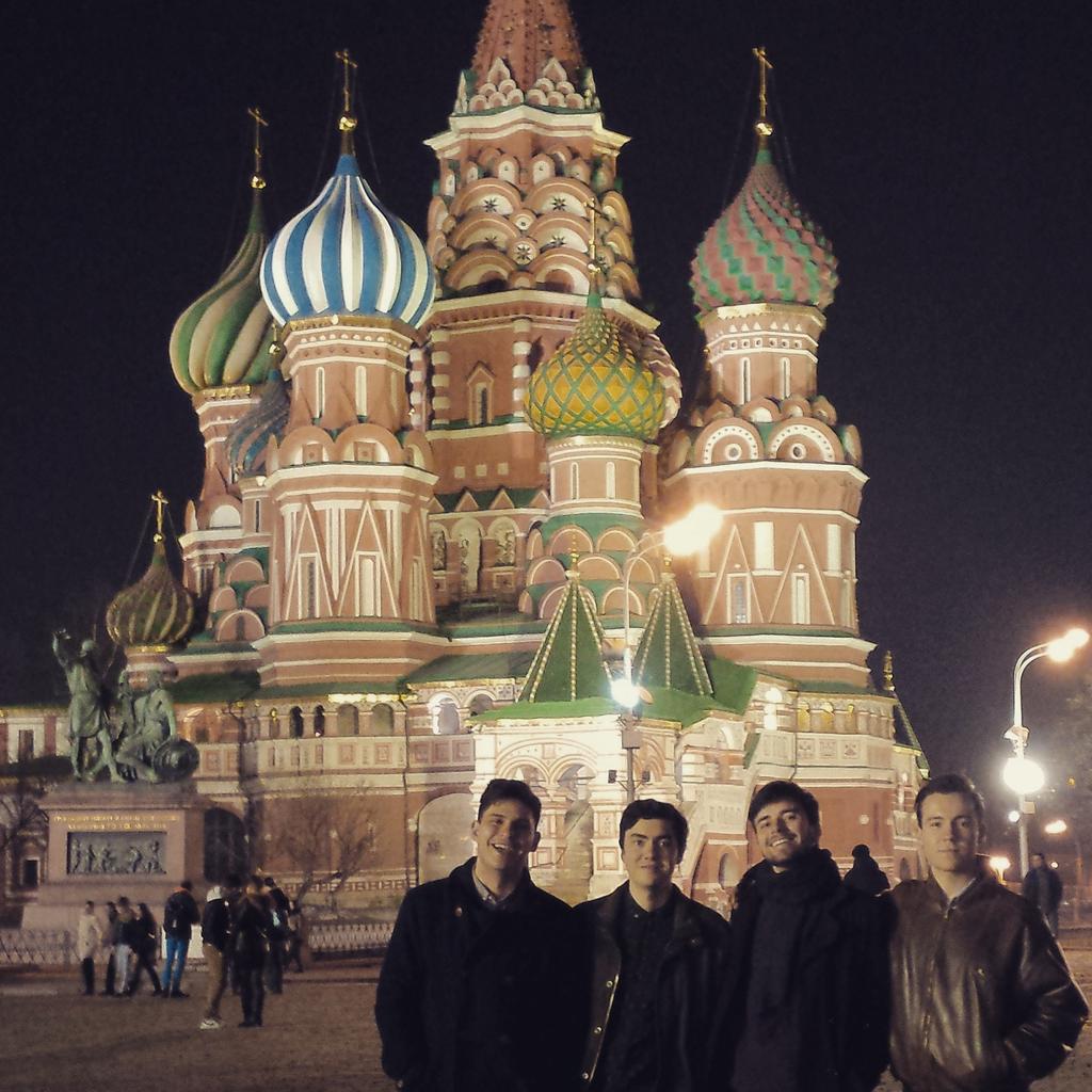 spiesboys's tweet photo. Landed in Moscow. tastey vodka and beautiful women. Tonight we play #lolclub http://t.co/GigbAjiCvj