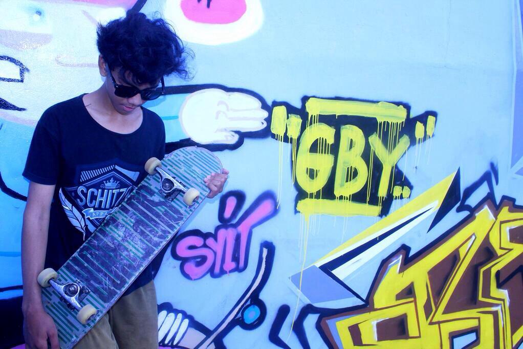 Yuk di follow lead guitar kita <a href="/IhsanOwen/">Hidex!</a> #StayTrue