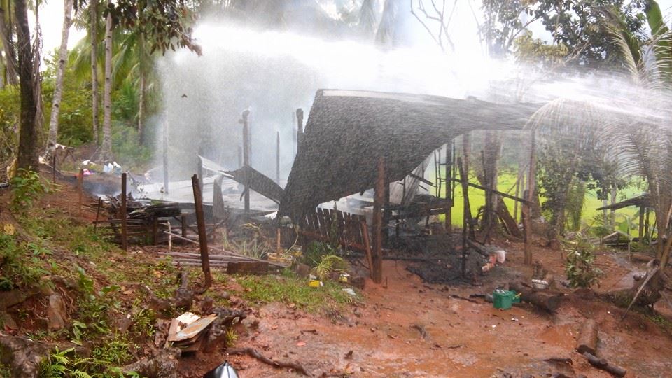 mpscortes's tweet photo. OOA121040AM March 2015 ,a fire incident transpired burning 1 residential house owned by Mr. Enrique Q. Canda http://t.co/0xw2ALJzOZ