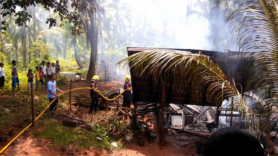 mpscortes's tweet photo. OOA121040AM March 2015 ,a fire incident transpired burning 1 residential house owned by Mr. Enrique Q. Canda http://t.co/0xw2ALJzOZ