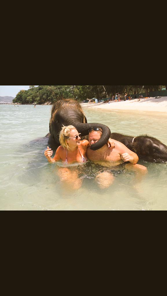 Licybarbie's tweet image. Sorry elephants he is taken @lordashton1978 Yaya loves kisses #beachday #elephantfun #kisses #amazing