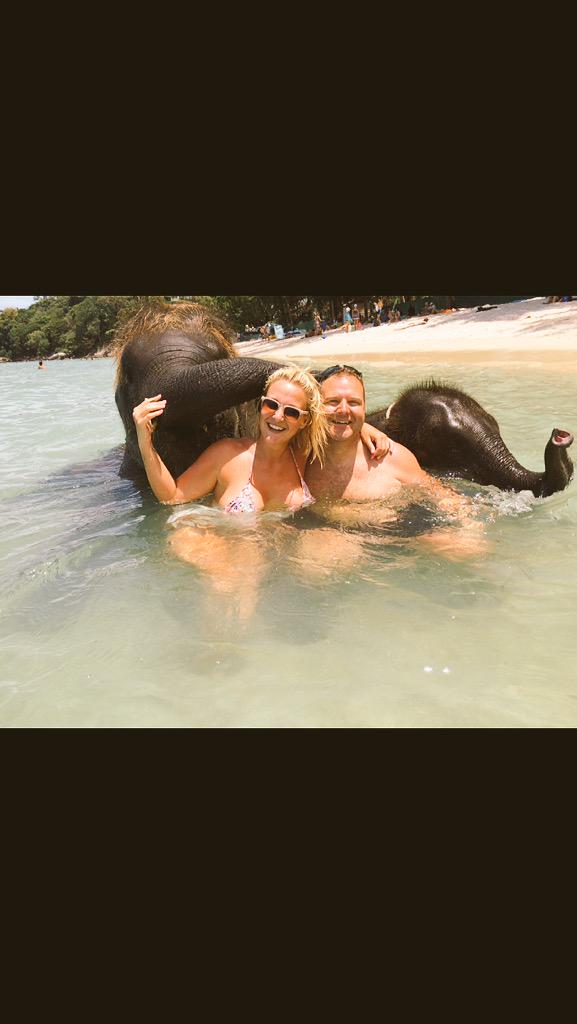 Licybarbie's tweet image. Sorry elephants he is taken @lordashton1978 Yaya loves kisses #beachday #elephantfun #kisses #amazing