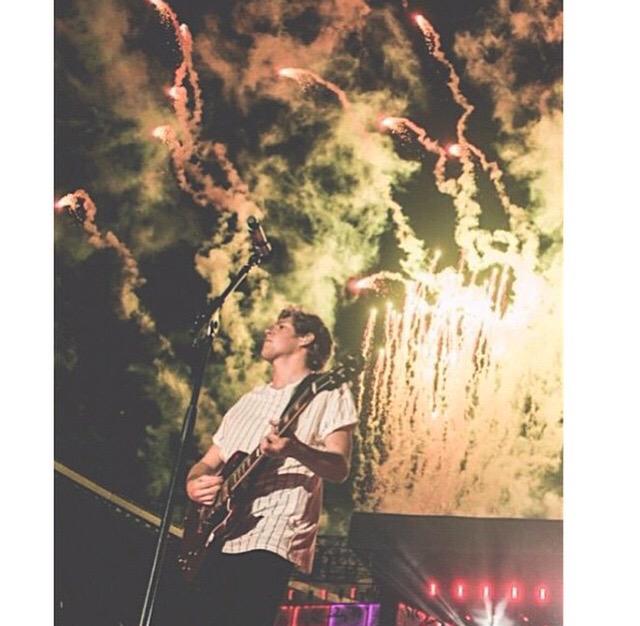 1_Direction40's tweet image. "But baby running after you is like chasing the clouds"☁️