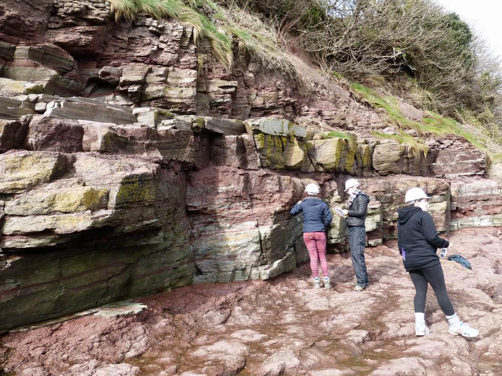 CarmsMuseums's tweet image. #usingnatsci @LifeOnBaars MT @gerainthowen: Logging lateral accretion in ORS #Llansteffan #geology http://t.co/UOcZSsDHOO” | @Discovercarms