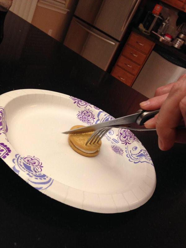TheLolToaster's tweet photo. when your mom doesn't cook dinner http://t.co/29YdaJzwT6