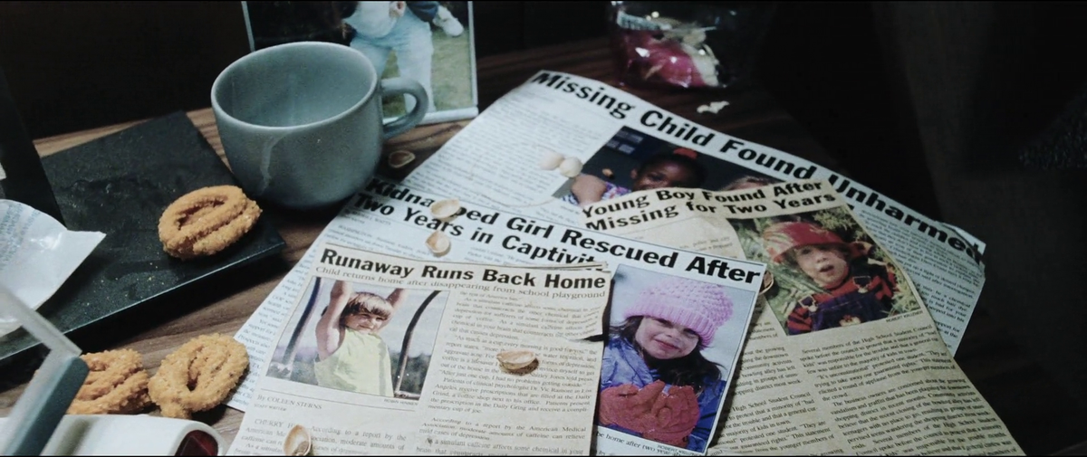 drdang's tweet photo. Apparently Tom Cruise in MINORITY REPORT enjoys some chakli/murukku http://t.co/JbhcCknrKa