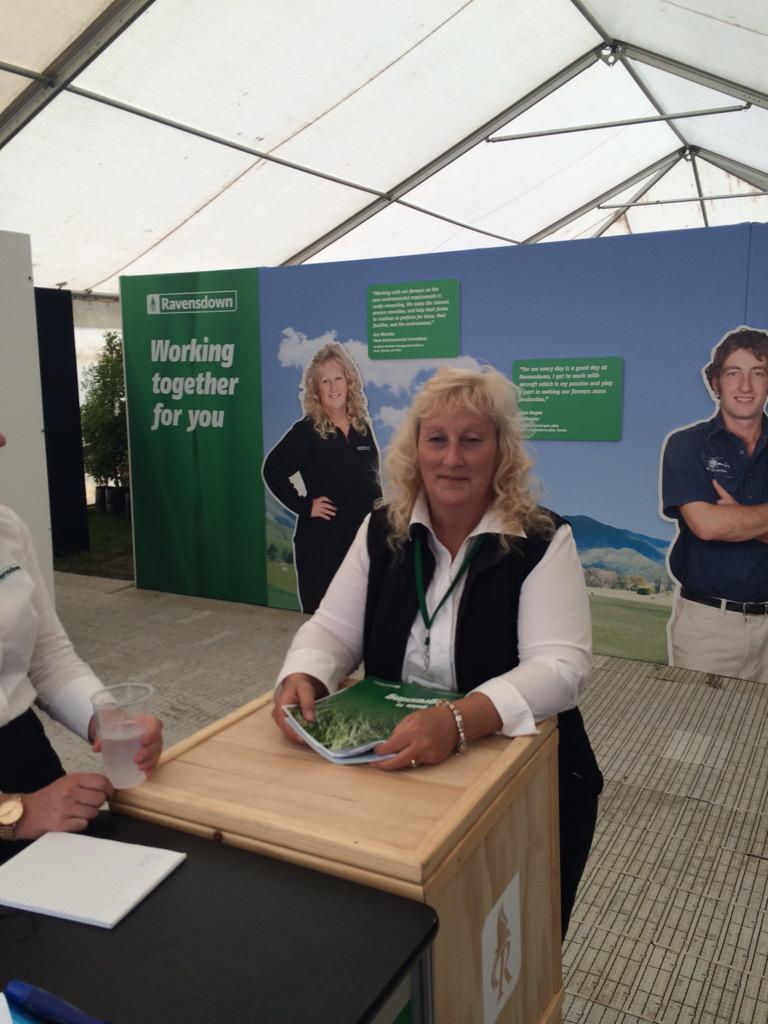 GaryMass6's tweet photo. Is this double trouble or double service Kay Nitschke? @RavensdownNZ #cdfeilddays http://t.co/S8qbPP2x8q