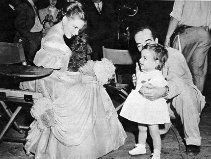 Happy Birthday, Liza Minnelli!!   Con su padre y su madre. 