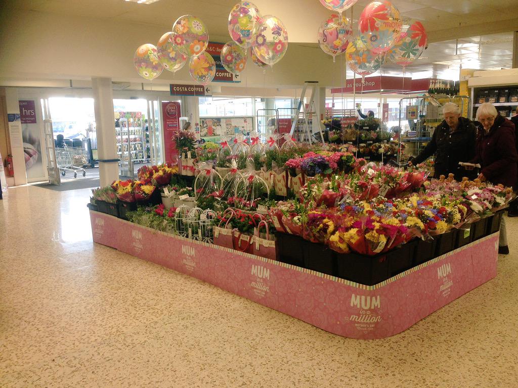 Thank you team fruit and veg for an amazing mother day flowers launch @tesco_2941 <a href="/karynpsyl1/">Karyn Psyl</a> <a href="/elmer_craig/">Craig Elmer</a>
